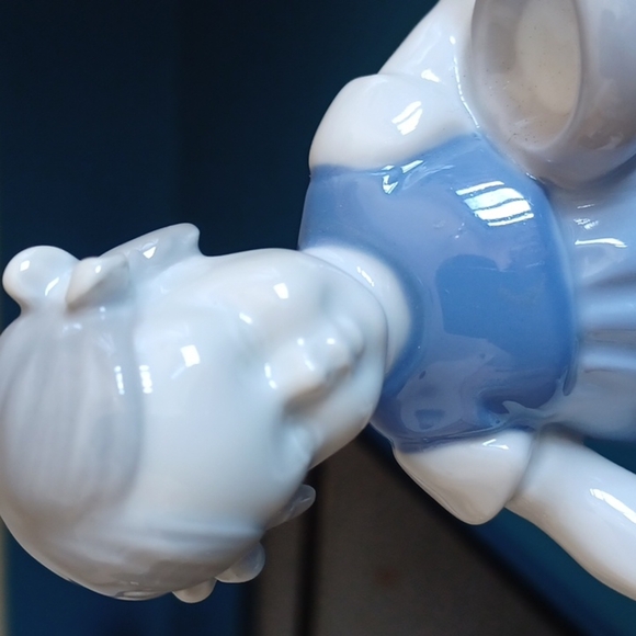 Vintage Girl Feeding Geese, perfect condition - Picture 6 of 7